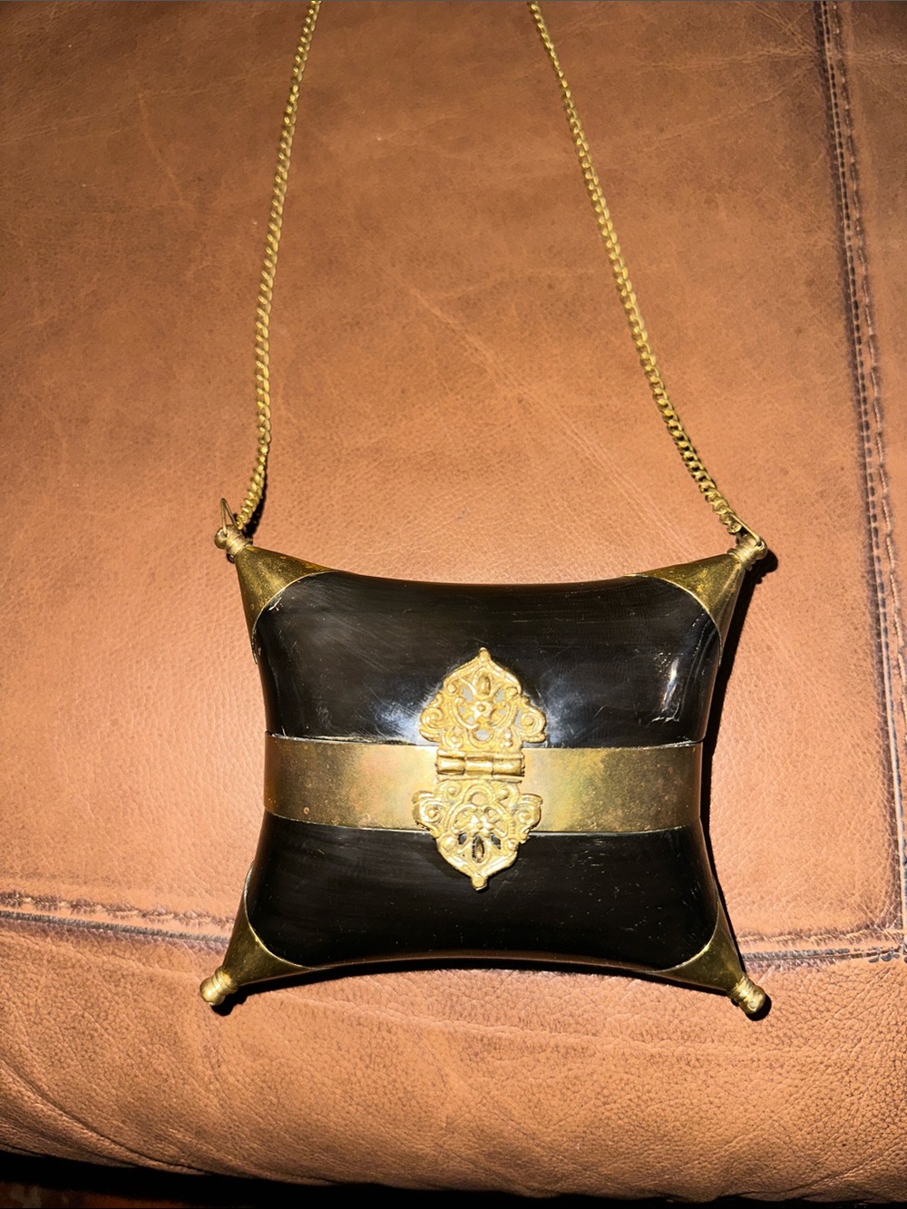 Antique Black and Gold Decorative Pendant Purse